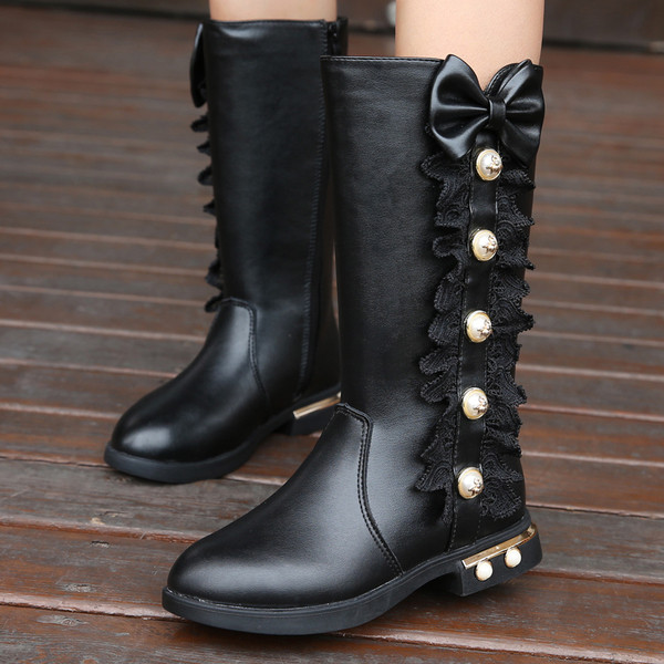 Modern, díszkövekkel díszített csizma lányoknak