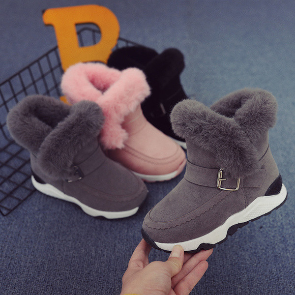 Aktuális gyerekcipő pehelytal, három színben