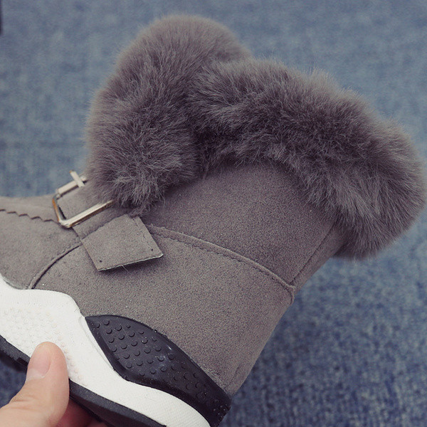 Aktuális gyerekcipő pehelytal, három színben