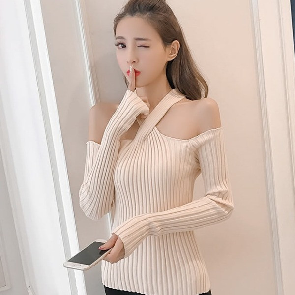 Modern női pulóver ejtett ujjakkal, három színben