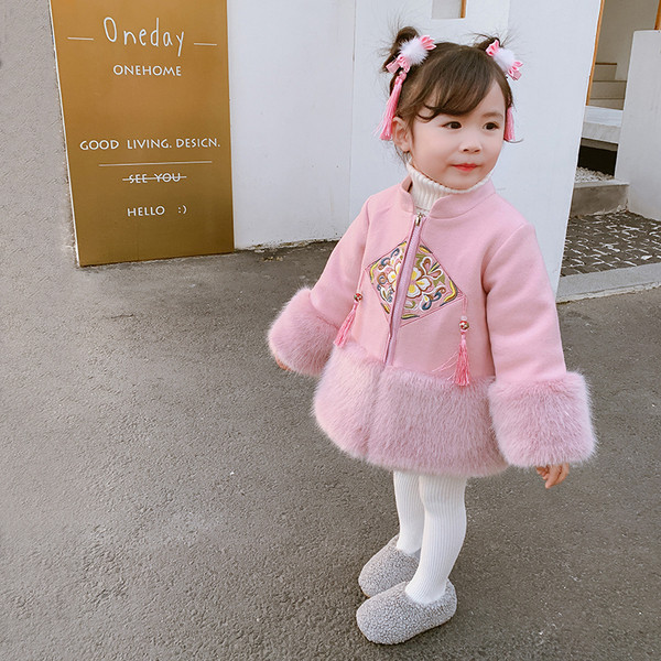 Modern gyerekdzseki pehely és színes piros és rózsaszín hímzéssel