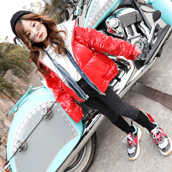 Modern, két színben lakkozott gyerekdzseki lányoknak