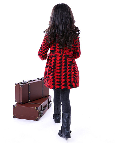 Stílusos gyerekkabát lányoknak pehelygallérral, két színben