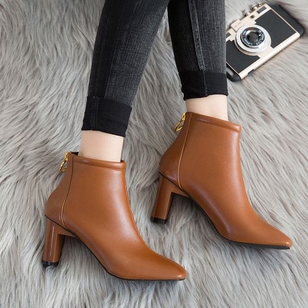 Eko bőrből készült stílusos női csizma barna és fekete színben