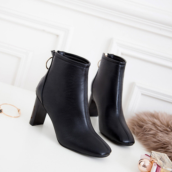 Eko bőrből készült stílusos női csizma barna és fekete színben