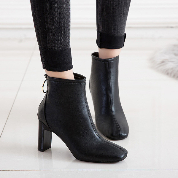 Eko bőrből készült stílusos női csizma barna és fekete színben