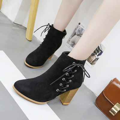 Modern női csizma eco velúr fűzővel bézs és fekete színben