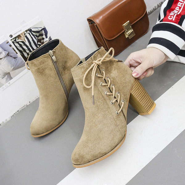 Modern női csizma eco velúr fűzővel bézs és fekete színben