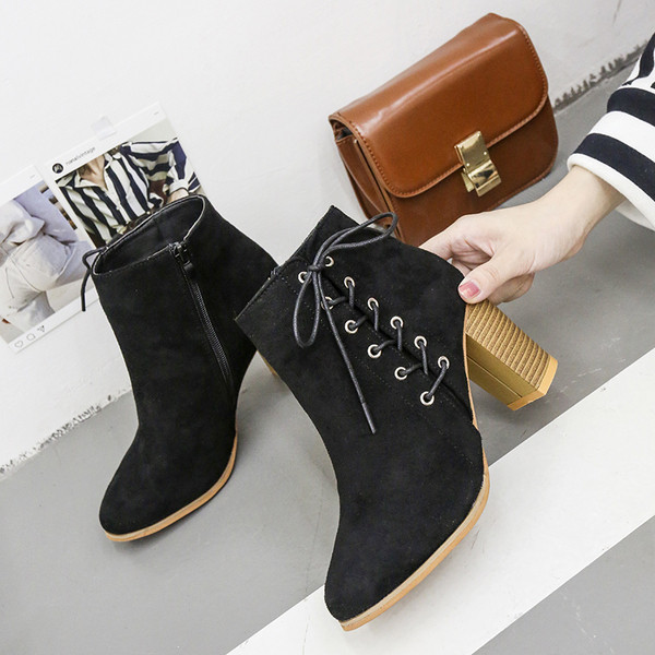 Modern női csizma eco velúr fűzővel bézs és fekete színben