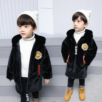 Меко детско палто с джобове и качулка в черен цвят подходящо за момчета и момичета