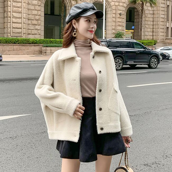 Elegáns női kabát fehér színben