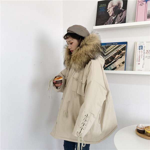 Modern női kabát - széles, fehér, pehelyes modell