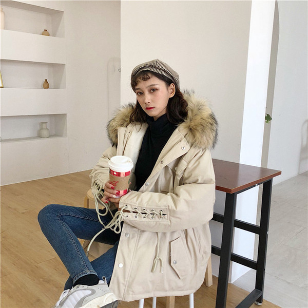 Modern női kabát - széles, fehér, pehelyes modell