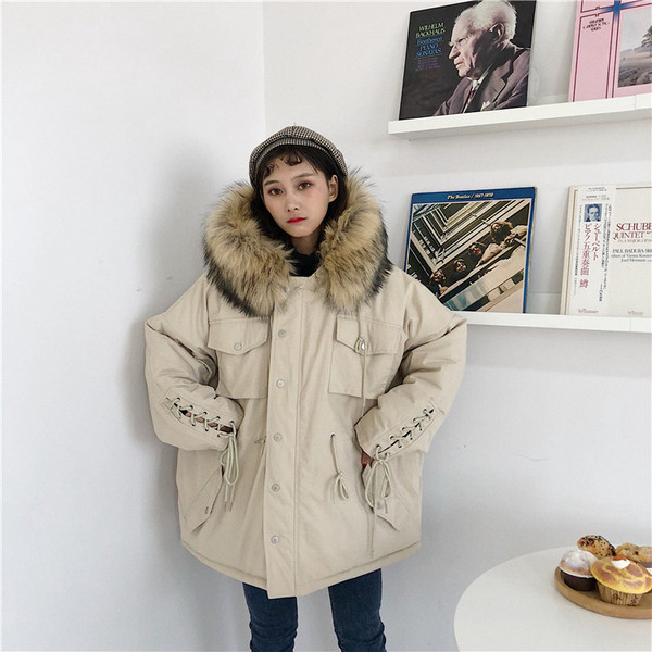 Modern női kabát - széles, fehér, pehelyes modell