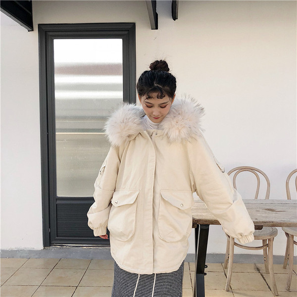 Модерно дамско стилно яке в бял цвят и пух