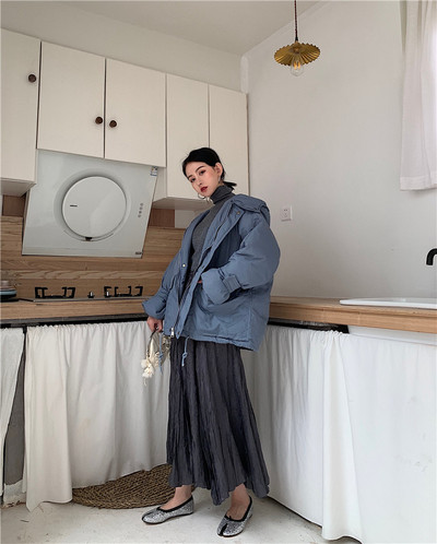 Дамско яке в син цвят - широк модел с качулка