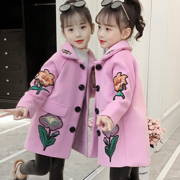 Modern gyerekkabát lányoknak három színben virágos hímzéssel