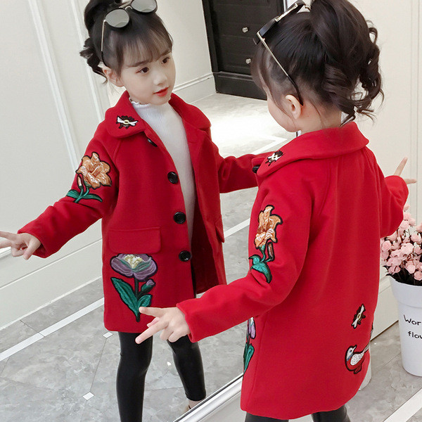 Modern gyerekkabát lányoknak három színben virágos hímzéssel