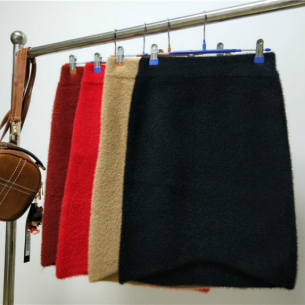 Női szoknya őszre és télre négy színben