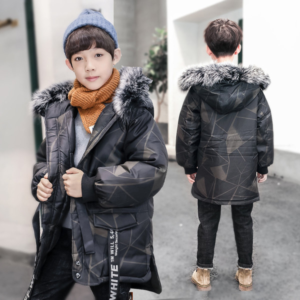 Téli gyerekdzseki fiúknak, kapucnival, sötét színű pehellyel