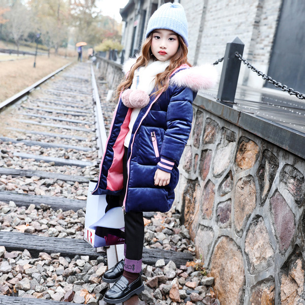 Modern gyerekkabát lányoknak hosszú modell, hátoldalán felirattal több színben