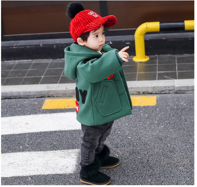 Modern gyerekkabát kapucnival és rátéttel, két színben