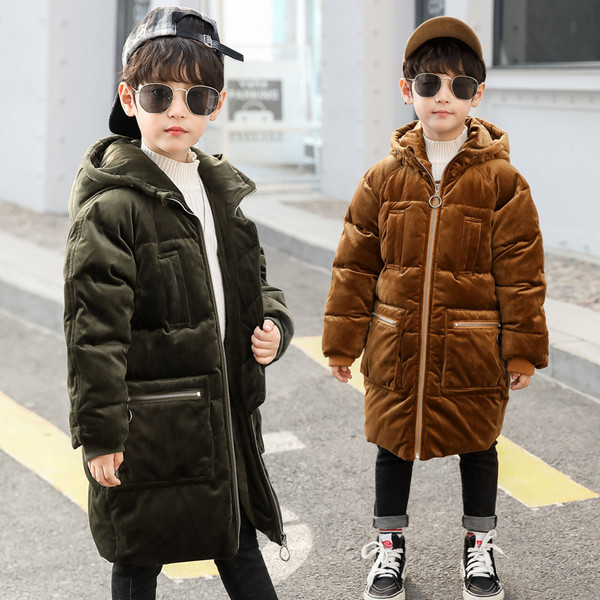 Modern gyerekkabát hosszú modell kapucnival, alkalmas fiúknak és lányoknak
