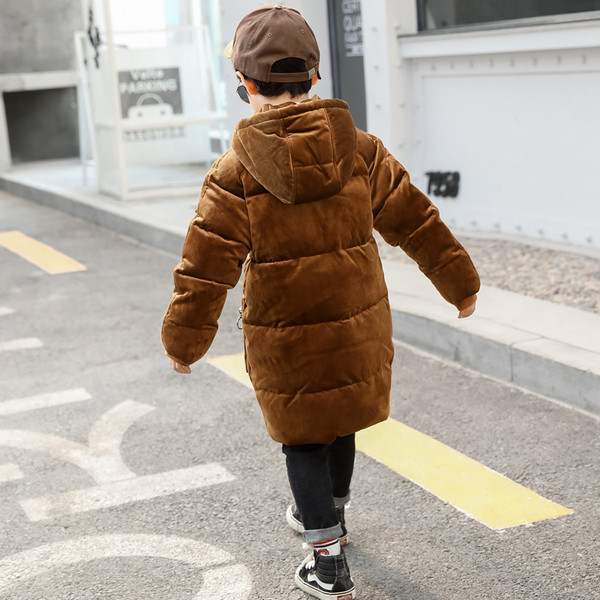 Modern gyerekkabát hosszú modell kapucnival, alkalmas fiúknak és lányoknak