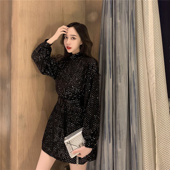 Modern női ruha flitterekkel, két színben