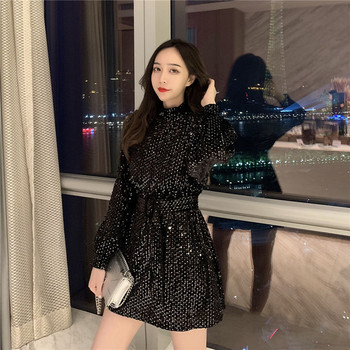 Modern női ruha flitterekkel, két színben