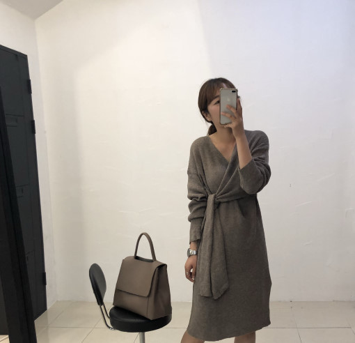 Női téli ruha V-nyakú nyakkendővel több színben