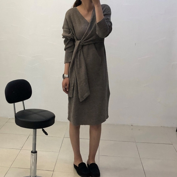 Női téli ruha V-nyakú nyakkendővel több színben