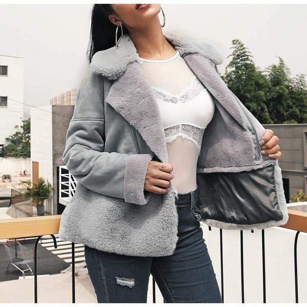 Стилно  дамско палто с V-образна яка в сив цвят