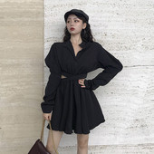 Modern női ruha modell, fekete hátrésszel