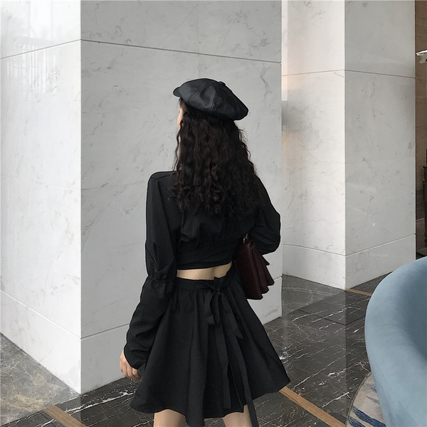 Modern női ruha modell, fekete hátrésszel