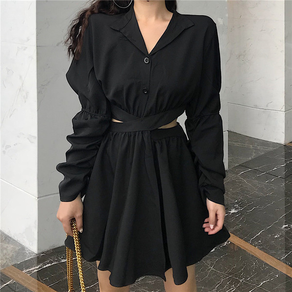 Modern női ruha modell, fekete hátrésszel