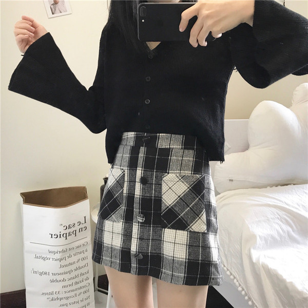 Kockás női szoknya magas derékkal, zsebekkel két színben