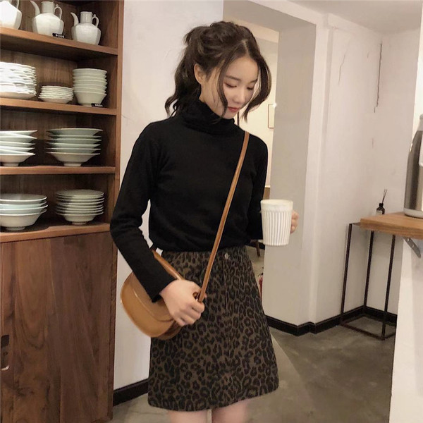 Aktuális női szoknya leopárd mintával, magas derékkal