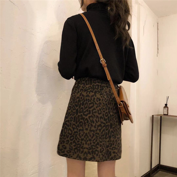 Aktuális női szoknya leopárd mintával, magas derékkal