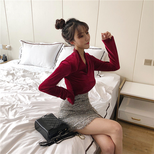 Stílusos női blúz V-nyakú bársony nyakkivágással