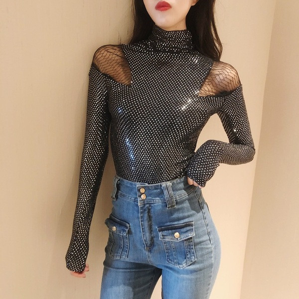 Stílusos női blúz pólógallérral, fekete színben