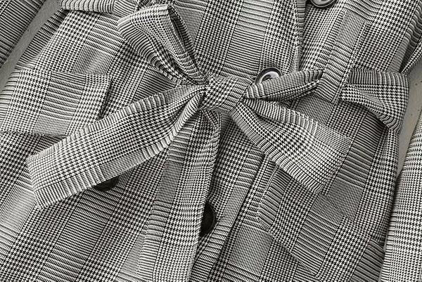 Stílusos női overál szürke övvel