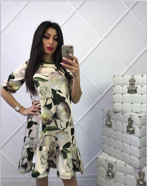 Modern női ruha mentes modell virágos motívumokkal több színben