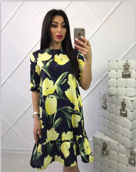 Modern női ruha mentes modell virágos motívumokkal több színben