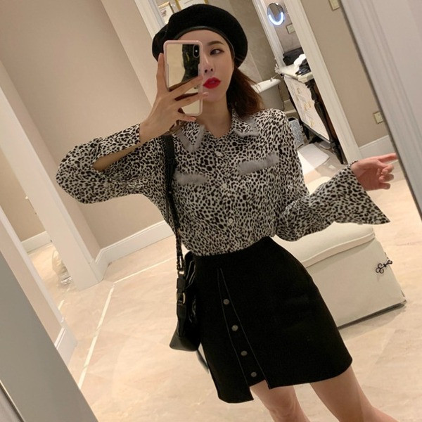 Модерна дамска риза в леопардов десен - два цвята