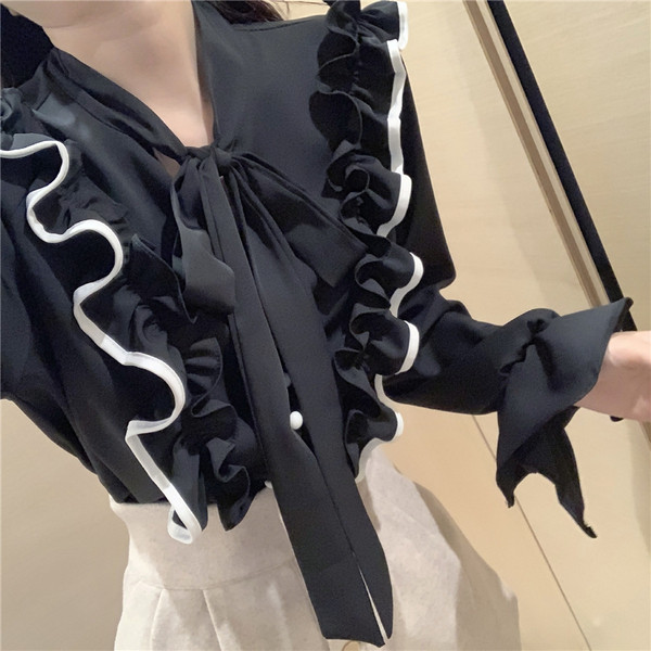 Elegáns női blúz fekete-fehér színben