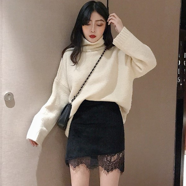 Aktuális női rövid szoknya csipkével, két színben