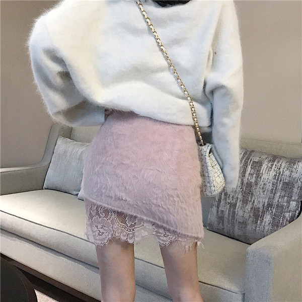 Aktuális női rövid szoknya csipkével, két színben