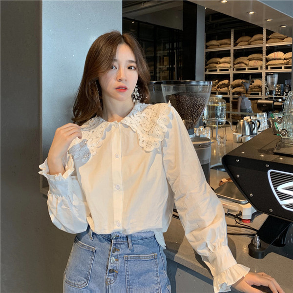 Stílusos női ing fehér színben, csipkével