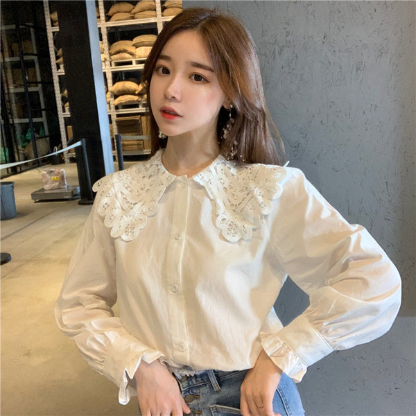 Stílusos női ing fehér színben, csipkével